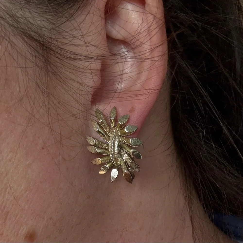 Vintage Coro 1960s Gold Tone Clip On Earrings